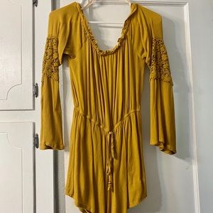 Gorgeous lace romper 🍋